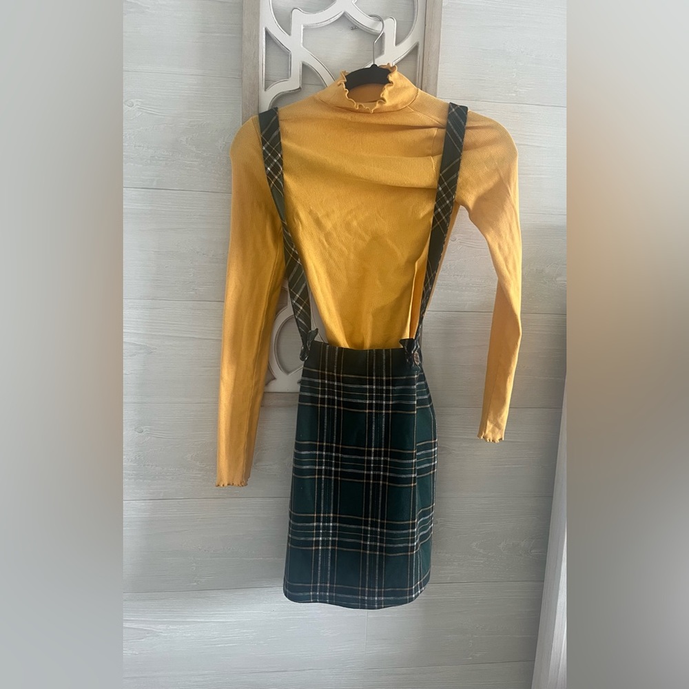 Hollister suspended  skirt and turtle neck yellow long sleeve